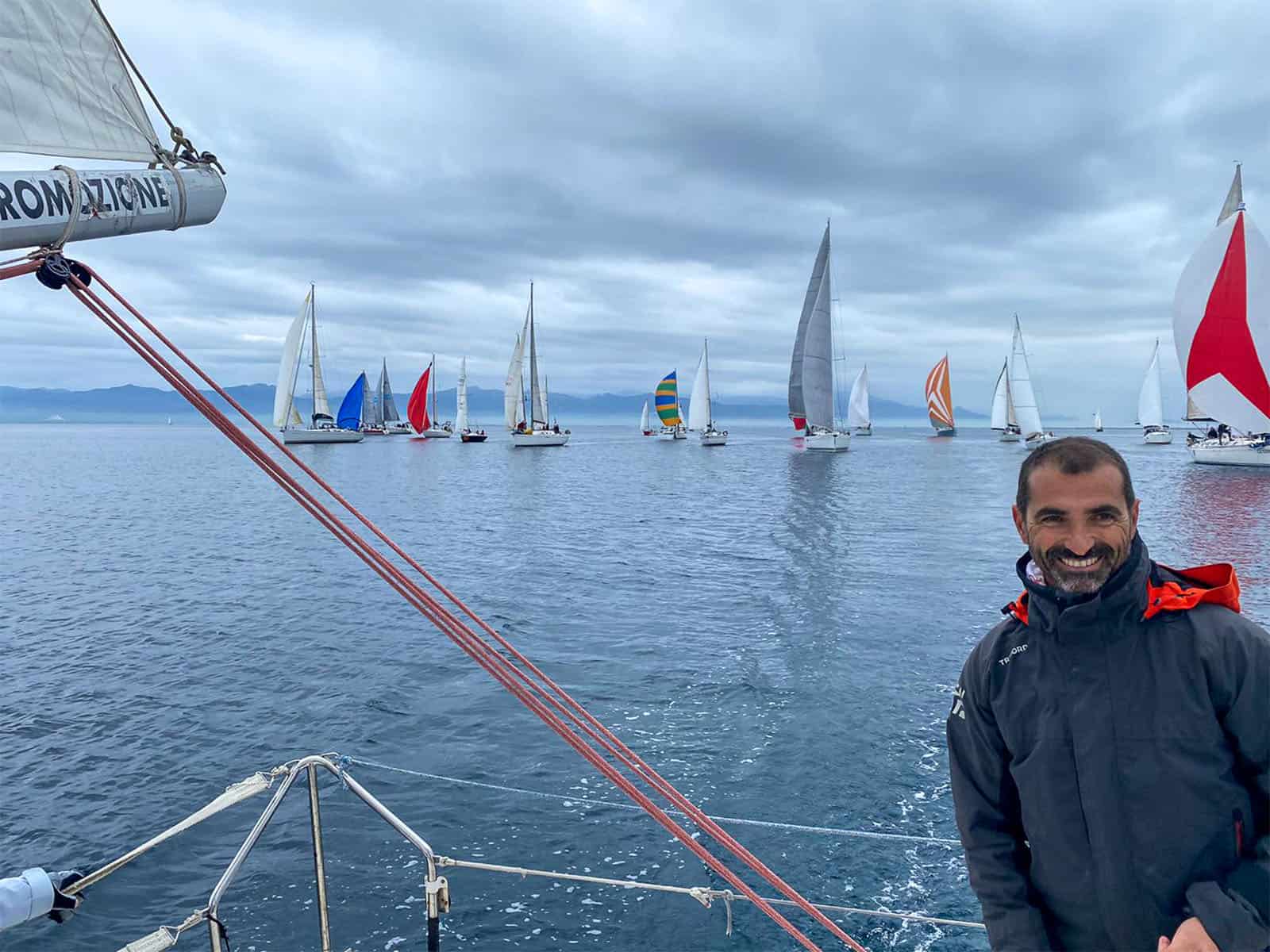 Corsi e regate agonistiche di vela in Sardegna - Partenza di una regata