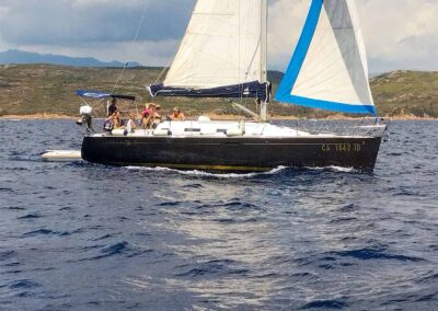 Crociera in barca a vela nel Sud Sardegna: Emozioni e scoperte nel mare aperto